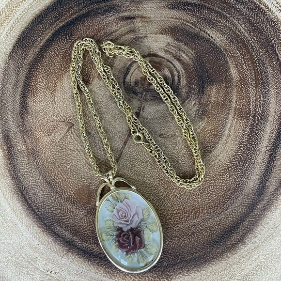 Vintage Victorian Revival Pink Rose & Leaf Motif Necklace In Oval Goldtone Frame - Picture 4 of 6